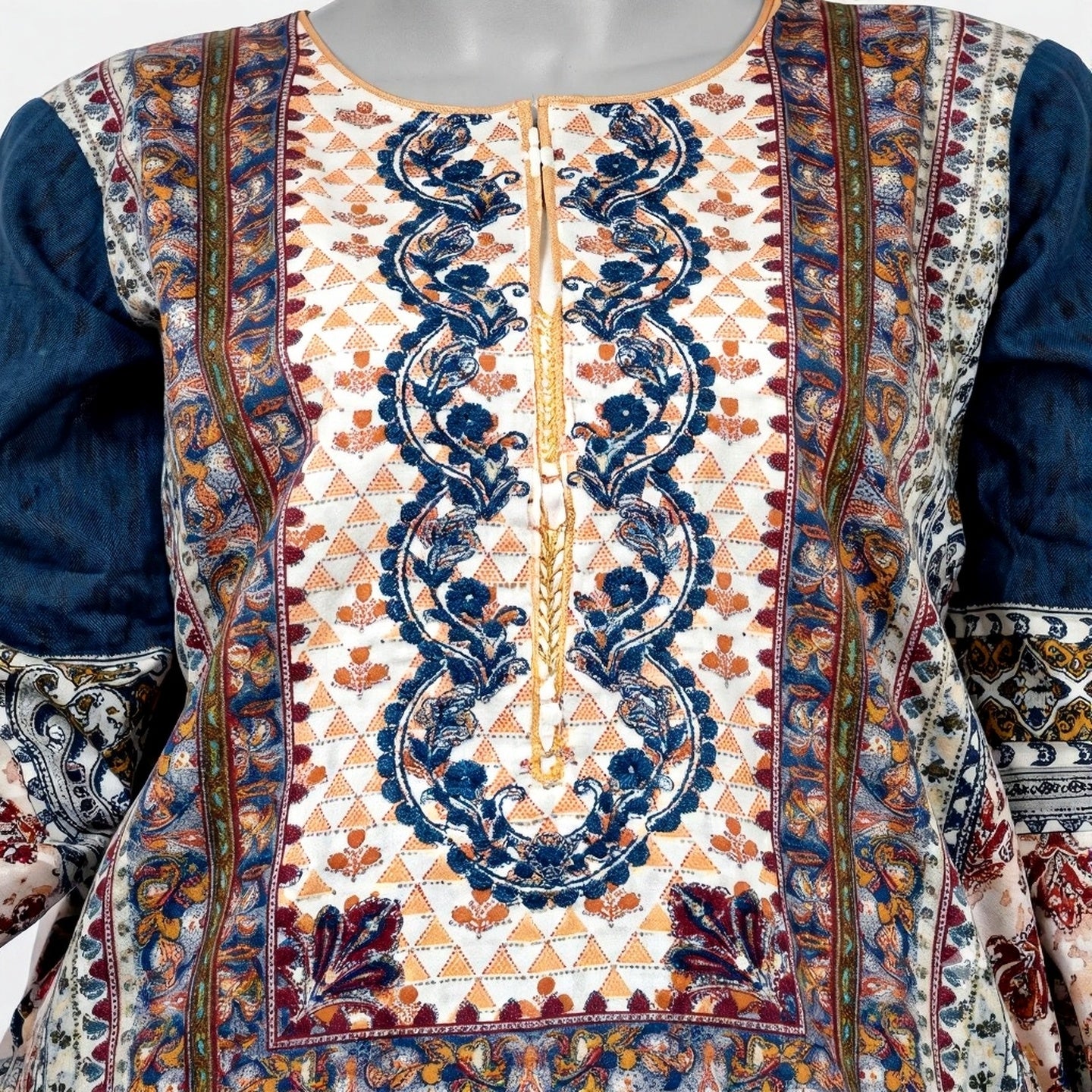 Embroidered Lawn By J. 17